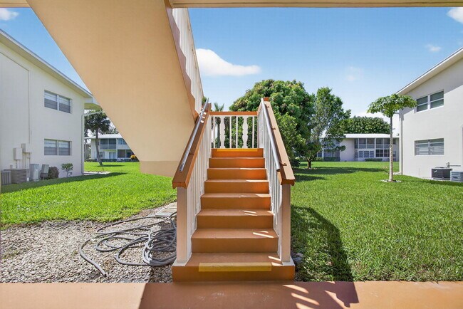 Building Photo - 43 Easthampton B