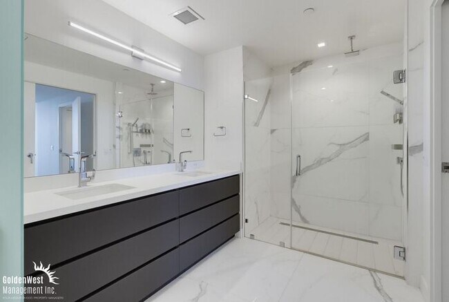 Building Photo - Modern 2Bdm 2Ba Condo with Stunning Bay Views in Savina Downtown San Diego!