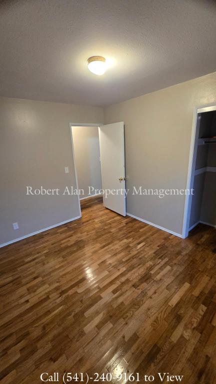 Building Photo - 3302 SW Jay Ave