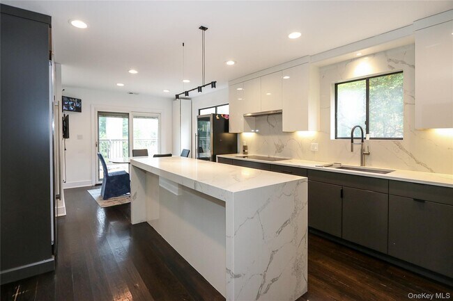 Building Photo - 35 Old Pond Rd