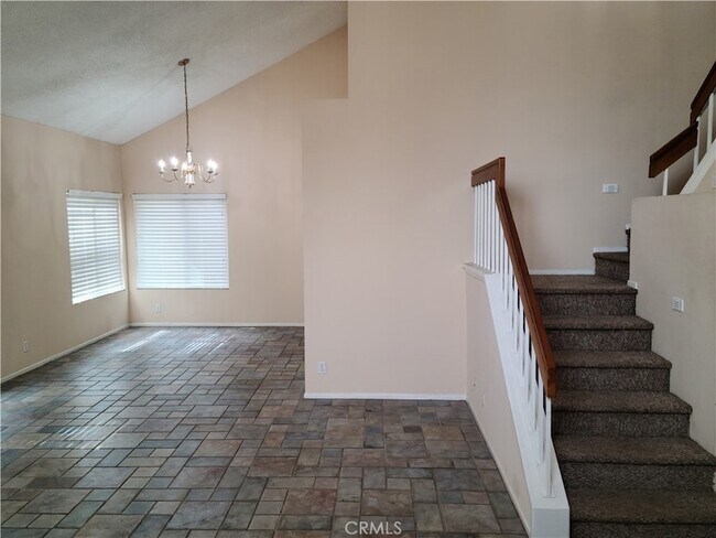 Building Photo - 998 Ashford Cir
