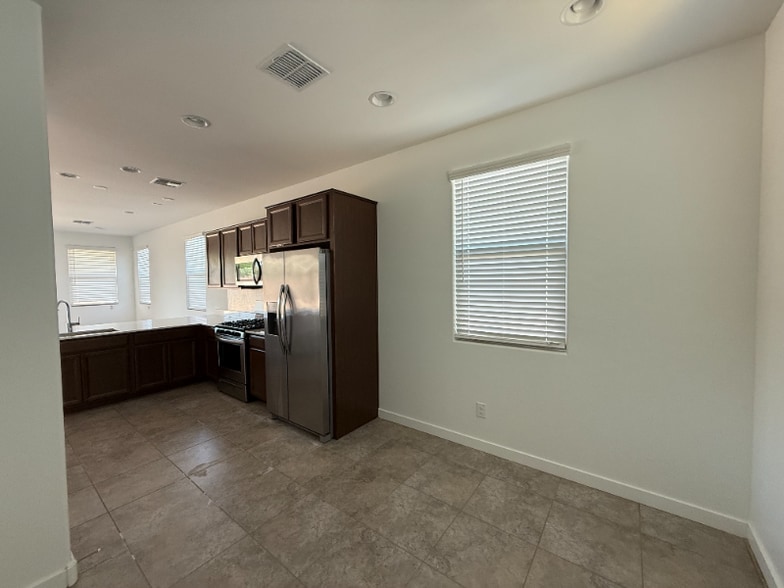 Building Photo - 8344 N 170th Ln