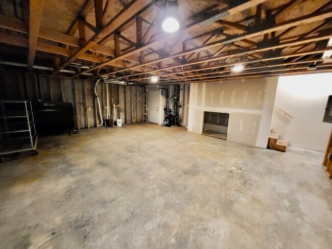 Building Photo - 18 Melvin Ave