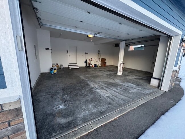 Building Photo - Beautiful 4 Bedroom Home in Desirable Wasi...