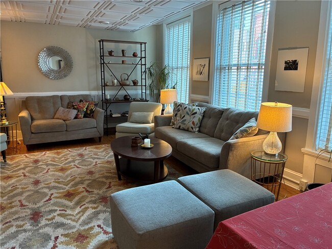 Building Photo - 136 E State St