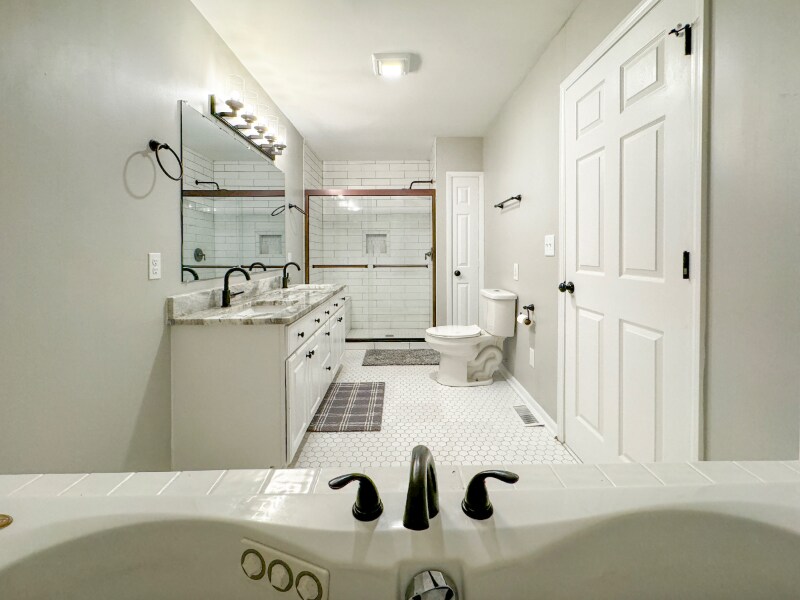 Building Photo - 2703 Homes Dr