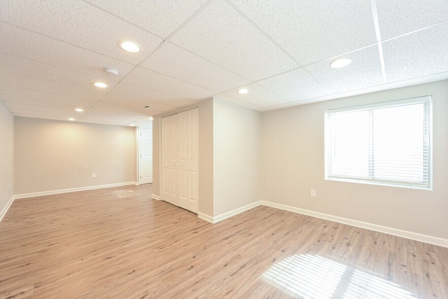 Building Photo - 20194 E Grand Ln