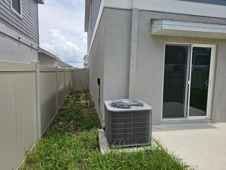 Building Photo - 2201 Aquifer Ln