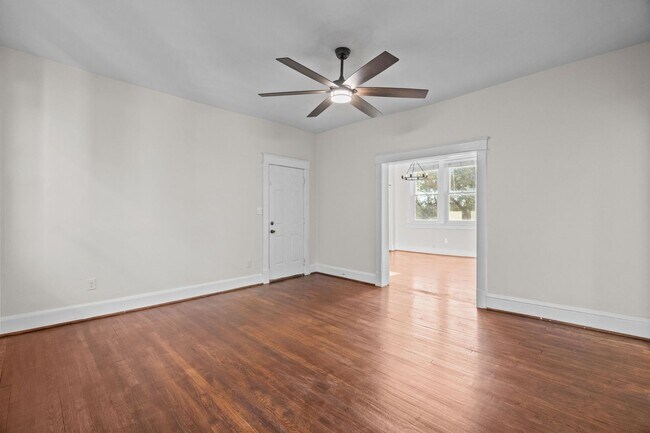 Building Photo - Cool Norfolk Apartment-Rest of November Free!