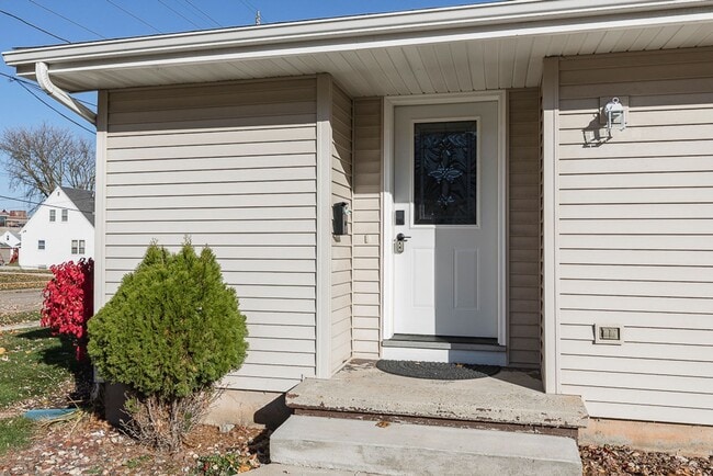 Building Photo - 1824 S Jefferson St