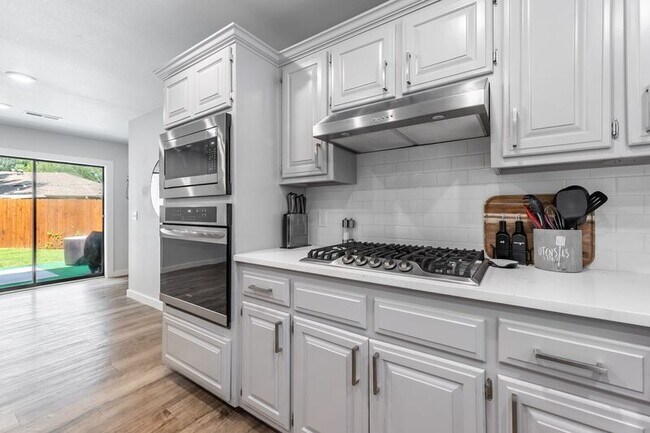 Building Photo - 1906 SE Taylor St