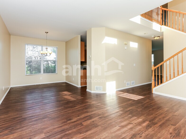 Building Photo - 605 Country Brook Ln