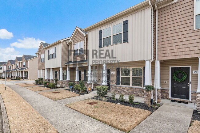 Building Photo - 1702 Sprucedale Dr