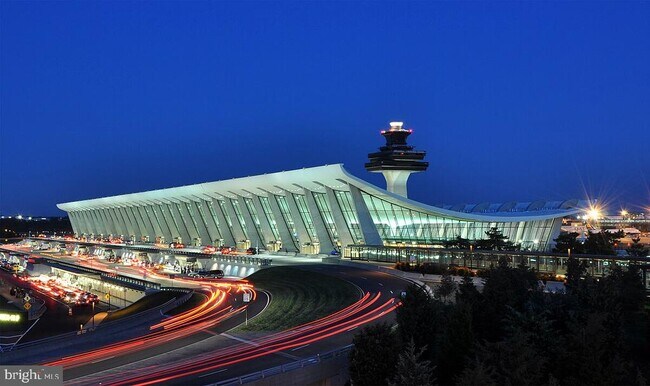 Building Photo - 2410 Dakota Lakes Dr