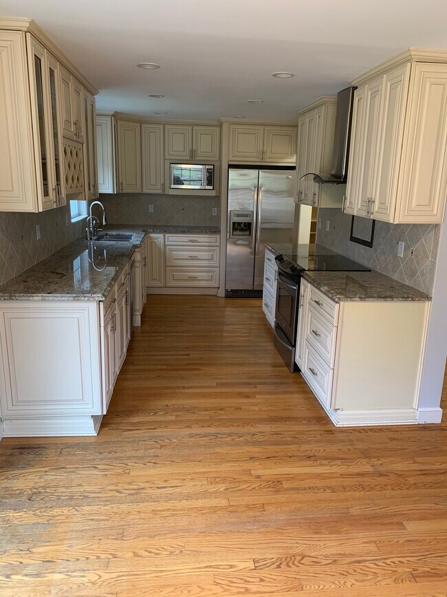 Building Photo - 19 Mohawk Dr