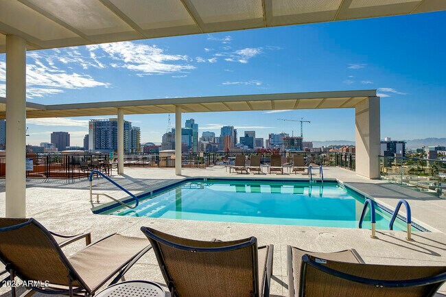 Building Photo - 208 W Portland St