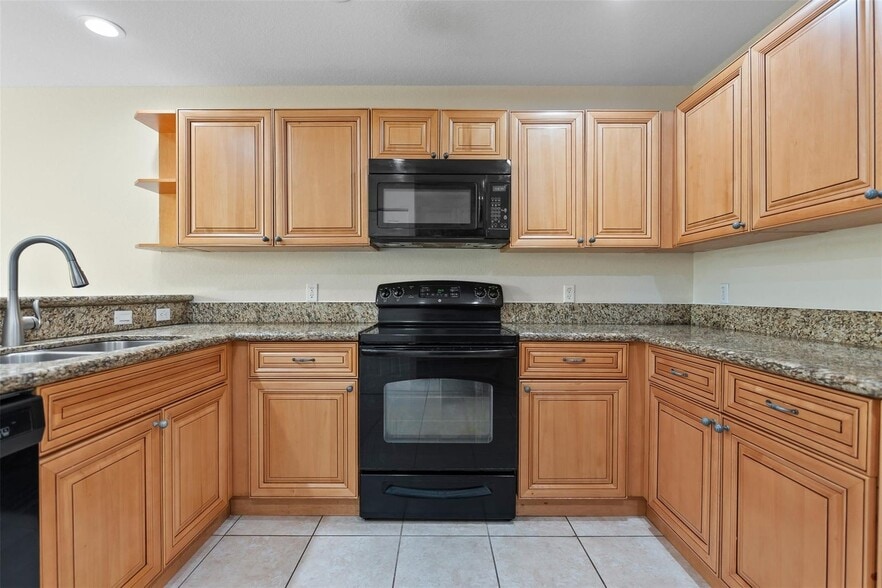 Building Photo - 6094 Live Oak Ct