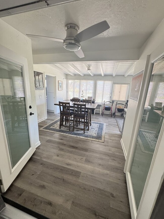 Building Photo - 919 La Fiesta Ct