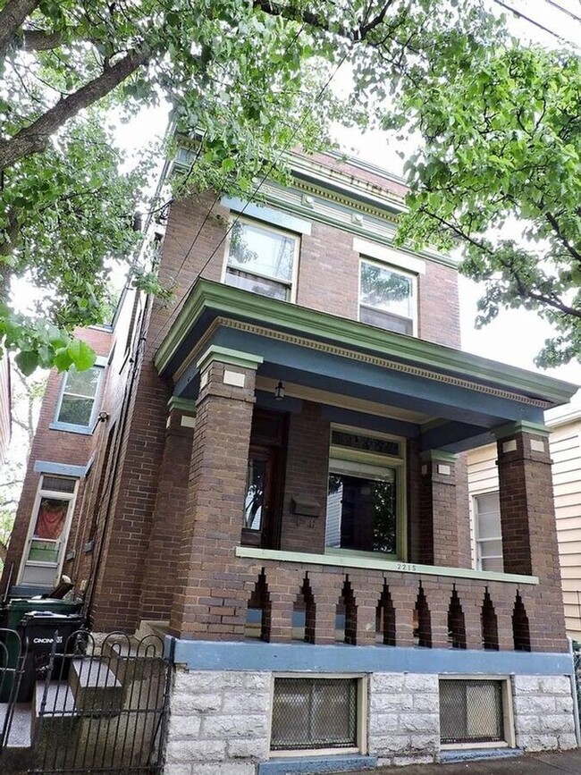 Primary Photo - 2215 Victor St