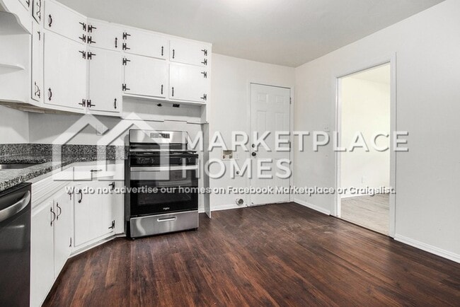 Building Photo - 2760 Dearwood Dr SW
