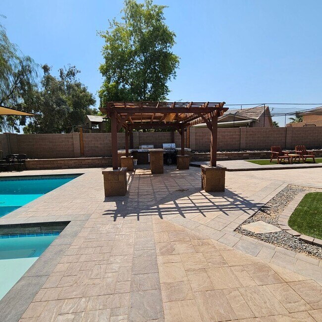 Building Photo - Custom Pool Home for Rent