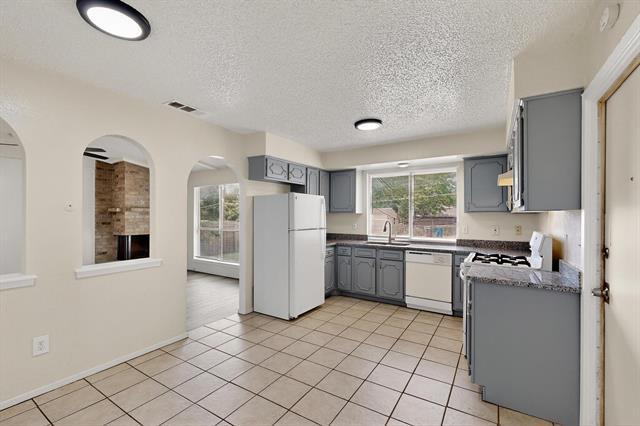 Building Photo - 1405 Aldenwood Dr