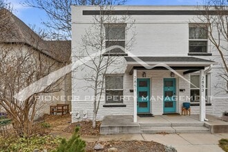 Building Photo - Charming Townhouse with Washer/Dryer and Central AC