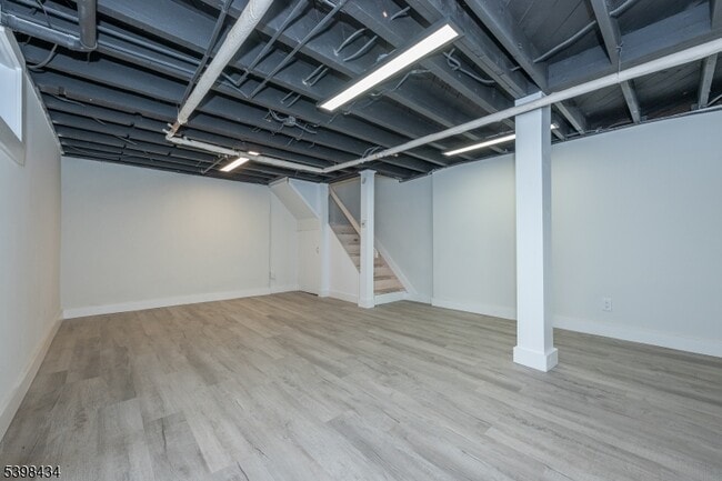 Building Photo - 7 Oak Tree Ln