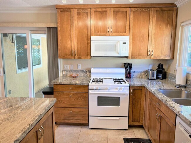 Building Photo - 4524 Royal Oak Dr