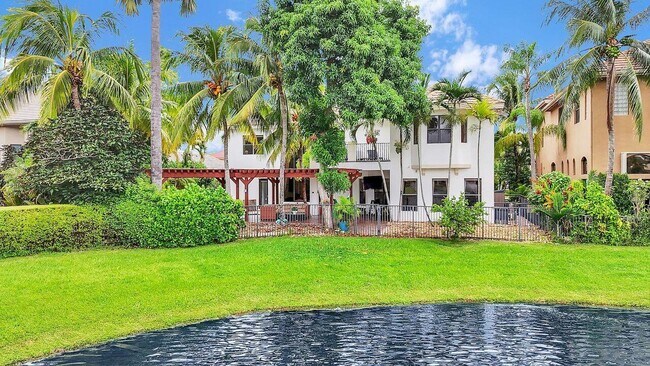 Building Photo - 10703 Versailles Blvd