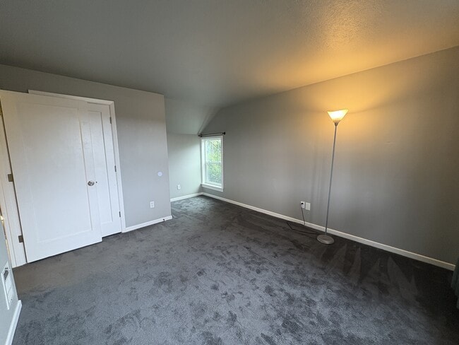 Building Photo - 16093 SW Roy Rogers Rd