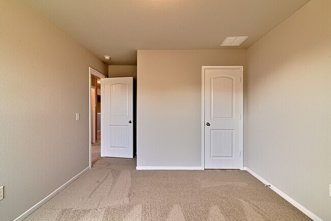 Building Photo - 6601 Loretta White Ln