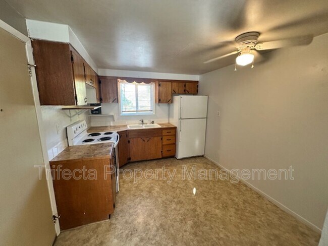 Building Photo - 417 N Hollywood St