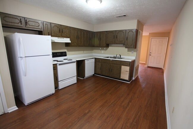 Building Photo - Charming 3BR/1BA Duplex in Convenient Location