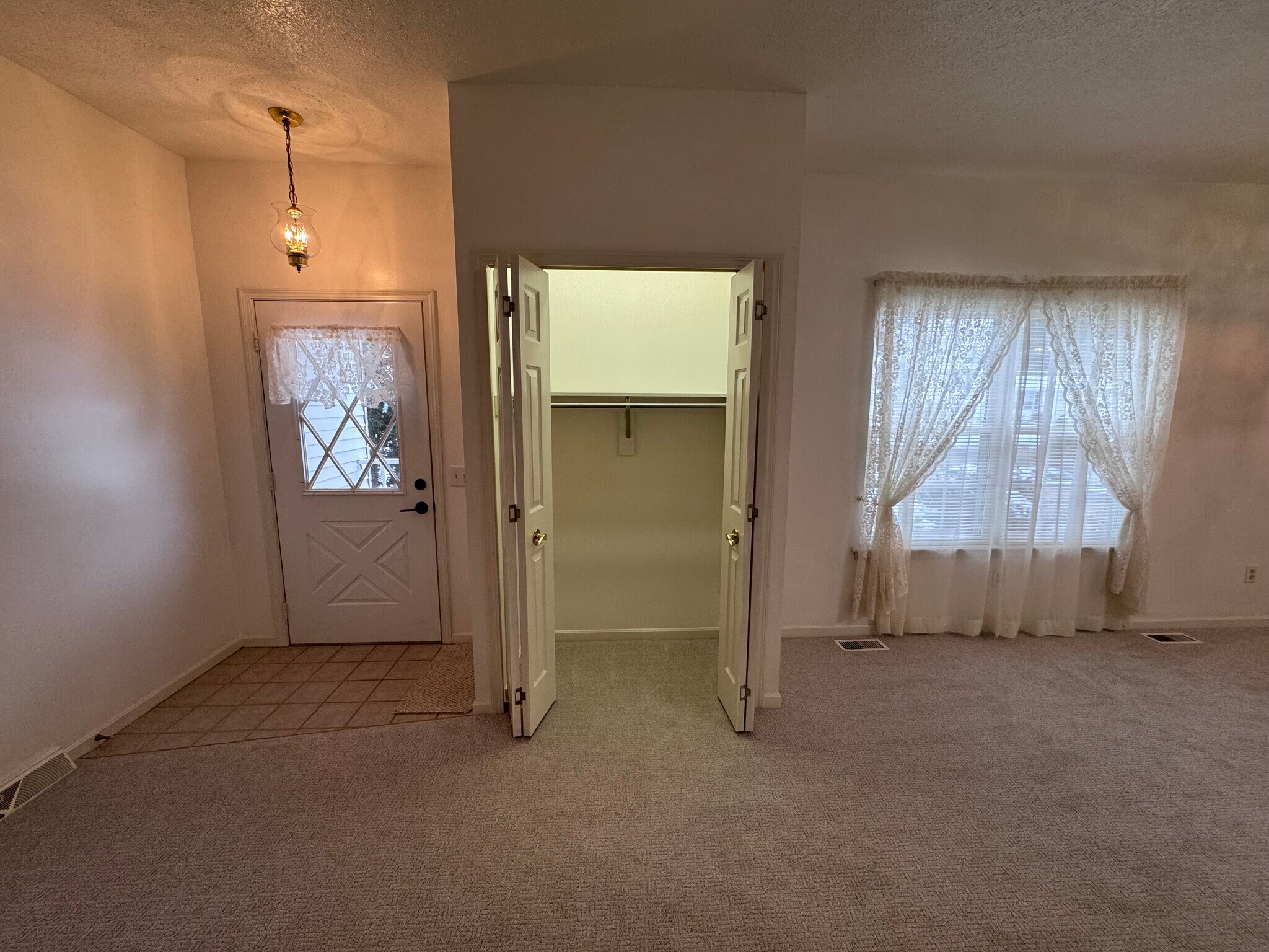 Building Photo - 834 Lauri Jo Ln SW