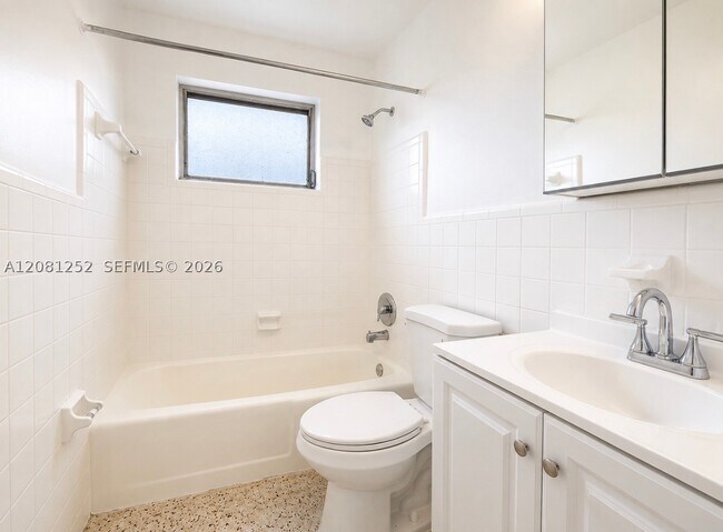 Building Photo - 212 Northwest Dr