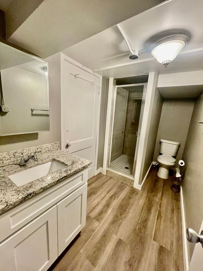 Building Photo - This beautiful 3-bedroom (2 conforming and...