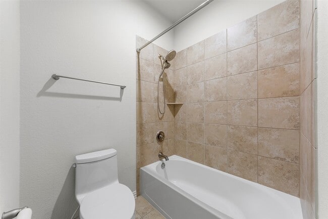 Building Photo - 4829 Bayview Dr