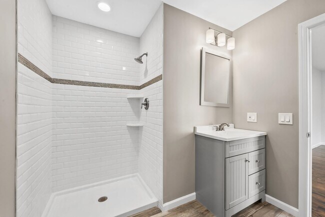 Building Photo - 1916 Grand Ave