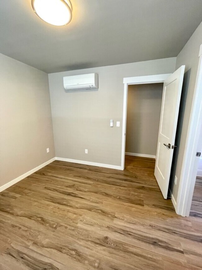 Building Photo - Lucia Duplex - 61522-LUCI-00