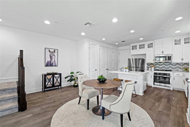 Building Photo - 2516 Simond Ave