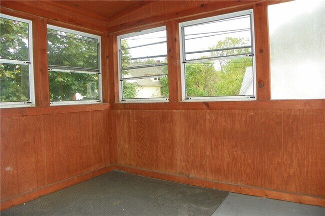 Building Photo - 575 Ridge Rd