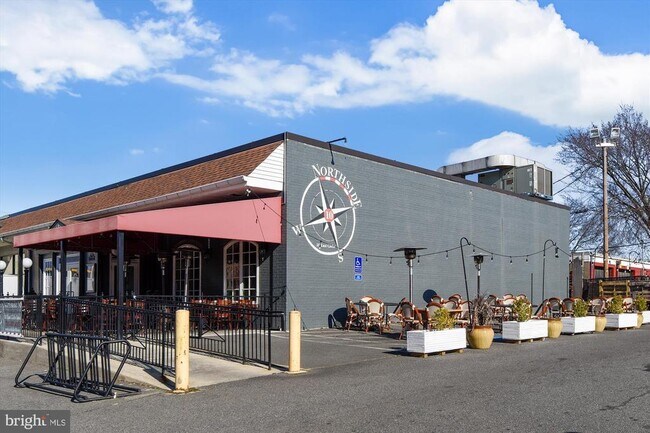 Building Photo - 537 E Duncan Ave