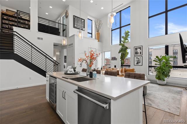 Building Photo - 1735 Central St