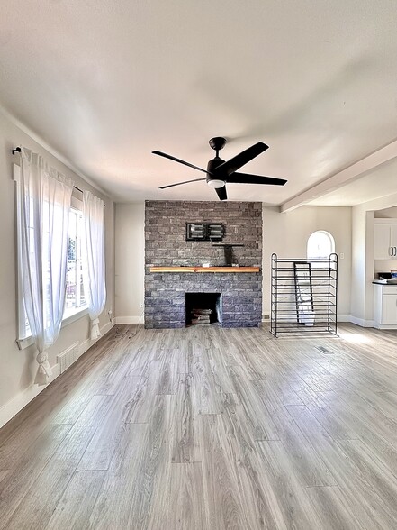 living room - 614 Highland Dr