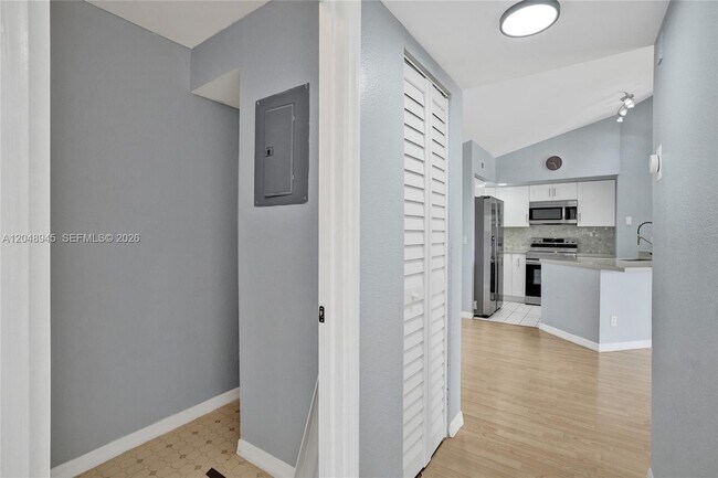 Building Photo - 12760 Vista Isles Dr