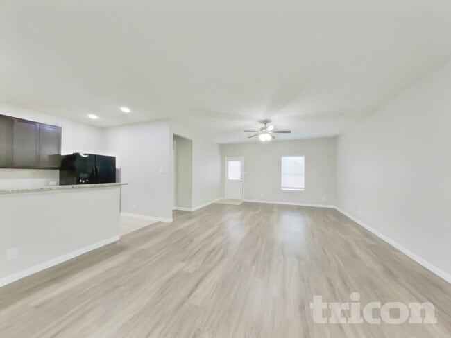 Building Photo - 210 Pequin Rd