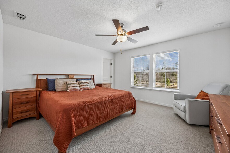Building Photo - 236 Hawthorn Pk Cir
