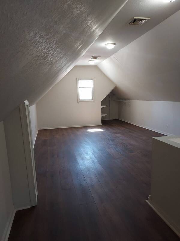 Building Photo - 714 W 49th Ave