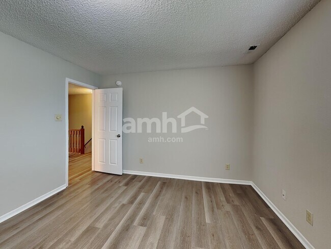 Building Photo - 5793 Amber Ln